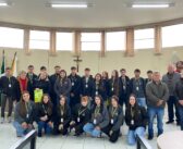 Alunos da Escola da Comunidade de Rio Baio, realizam visita à Câmara Municipal e recebem agradecimento especial.